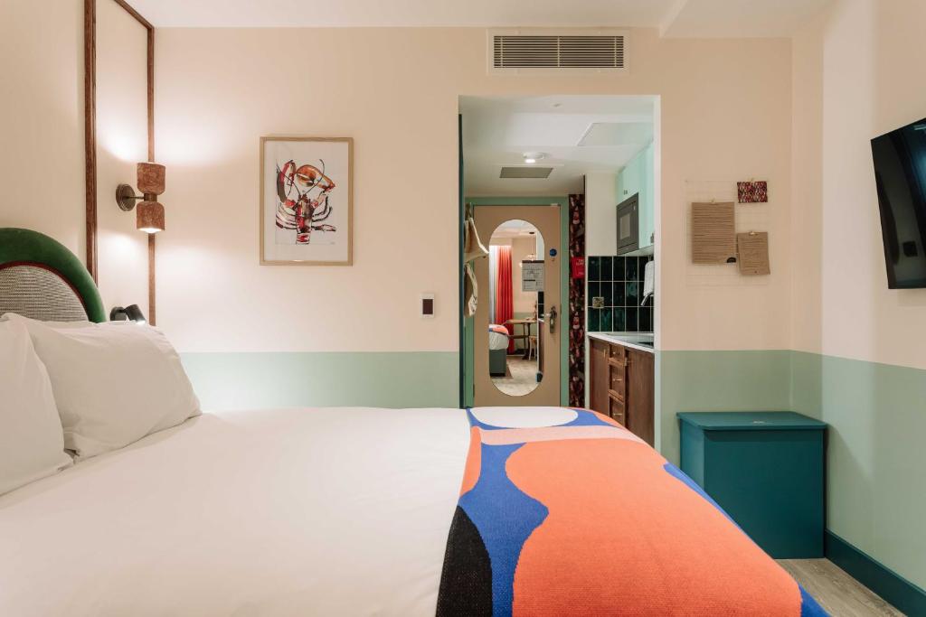 room2 Belfast Hometel - Resim 44