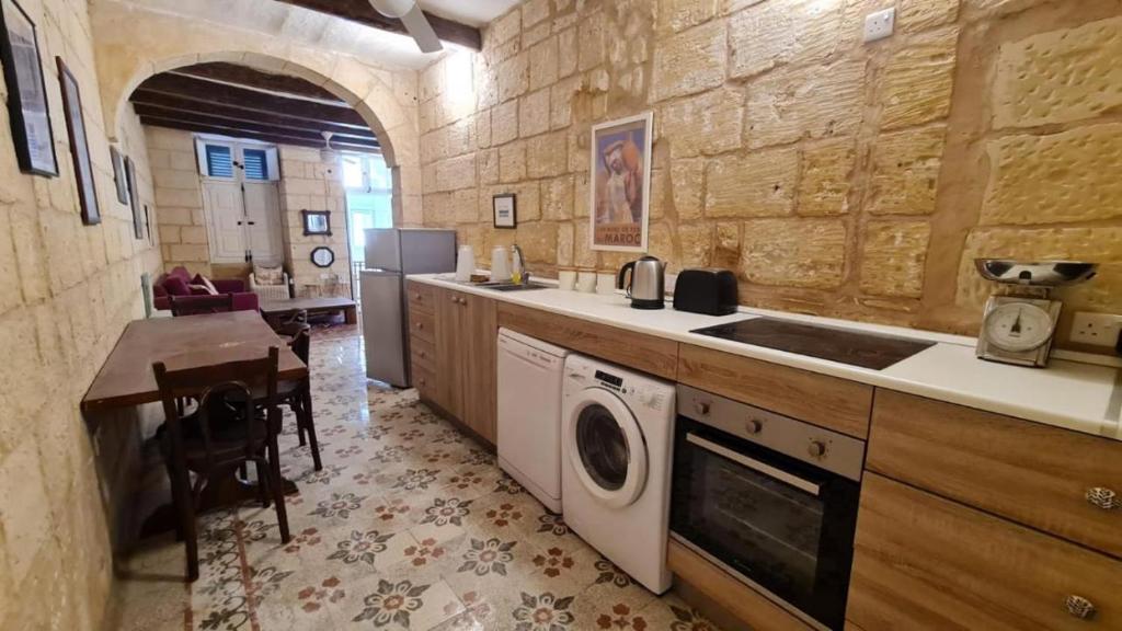 Kuchyň nebo kuchyňský kout v ubytování Mulberry Suites