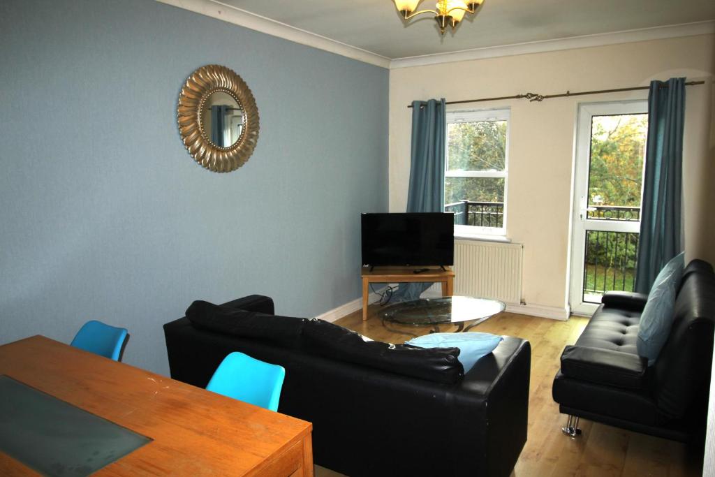 a living room with a couch and a table at Doncaster - Town Centre - 2 Bedrooms & Sofa Bed - Very Quiet Location in Doncaster