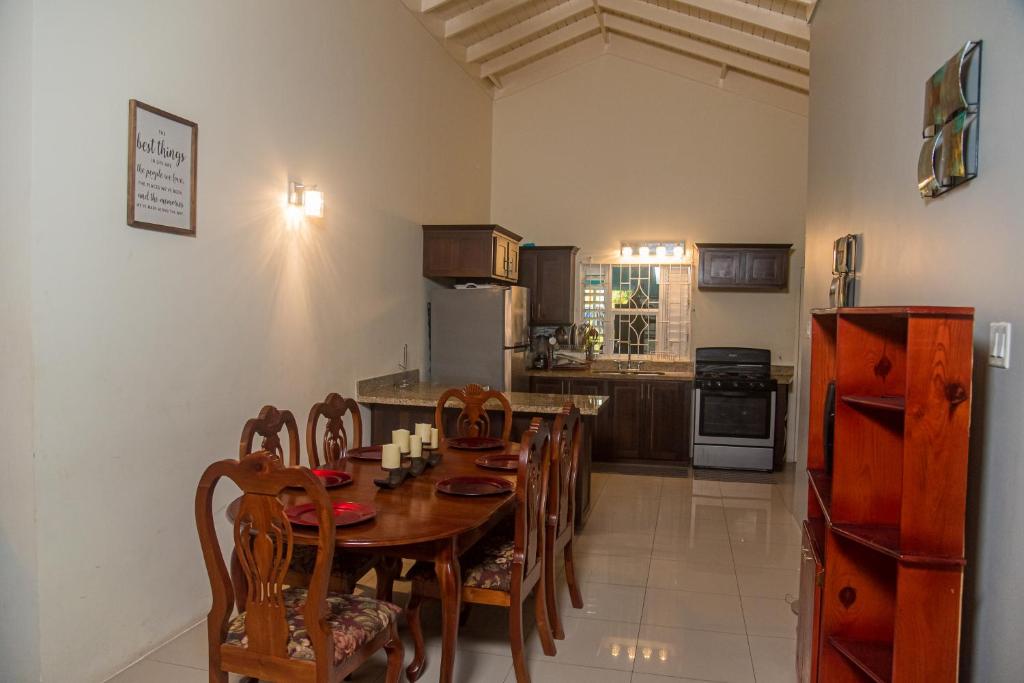 Kuchyň nebo kuchyňský kout v ubytování PARADISE VILLa SLEEP 6 PRIVATE POOL