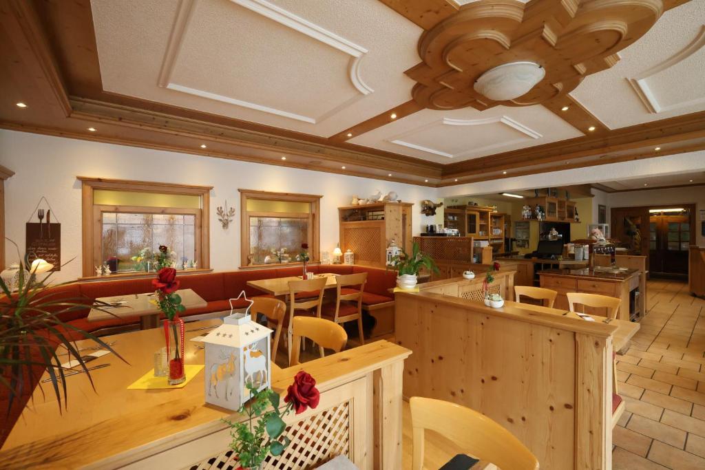 Restaurace v ubytování Hotel-Gasthof Hirschen