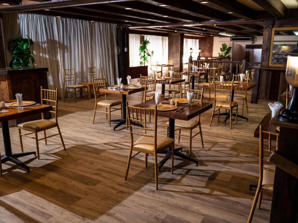Restaurace v ubytování Ngwenya City Hotel