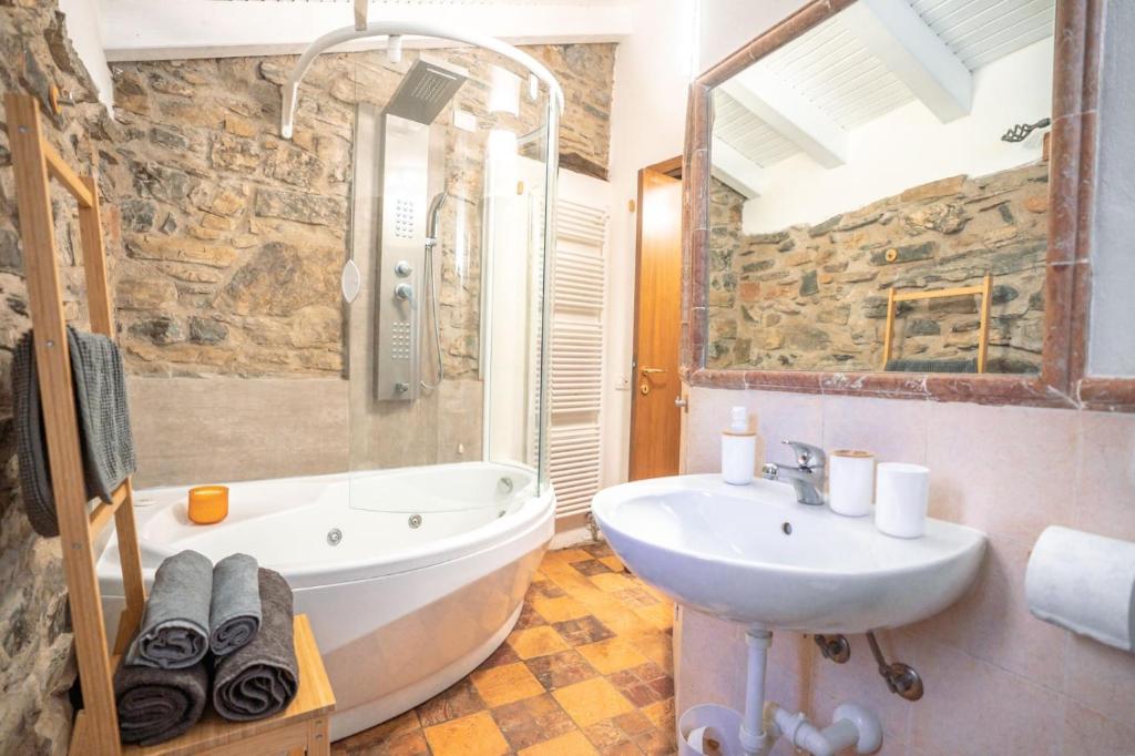 Koupelna v ubytování Il rustico DN ART holidays home - alloggio tipico