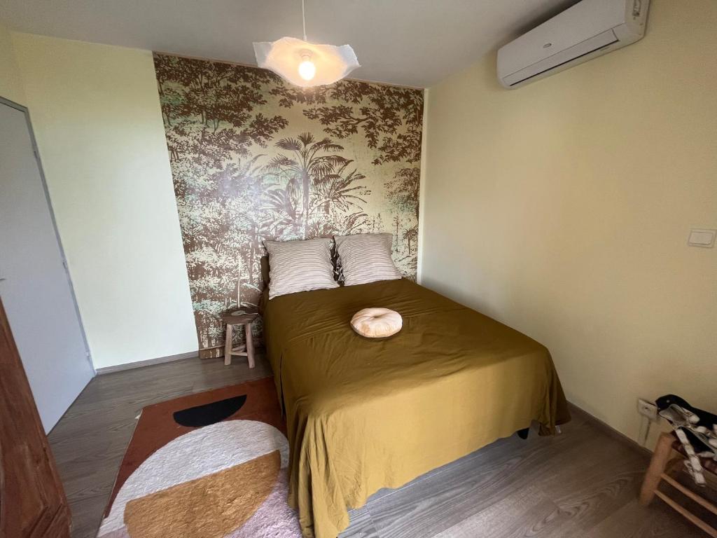 Postelja oz. postelje v sobi nastanitve Aprile des îles .Appartement avec une jolie vue