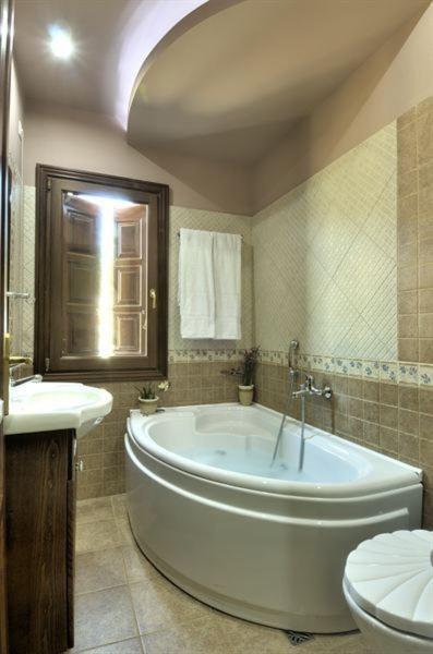 Koupelna v ubytování Iatrou Guesthouse