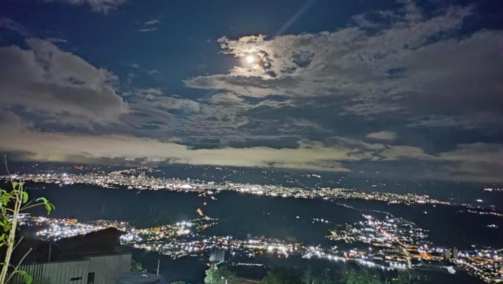 a view of the city at night at GREEN APARTMEN "El Jardín" in Girón