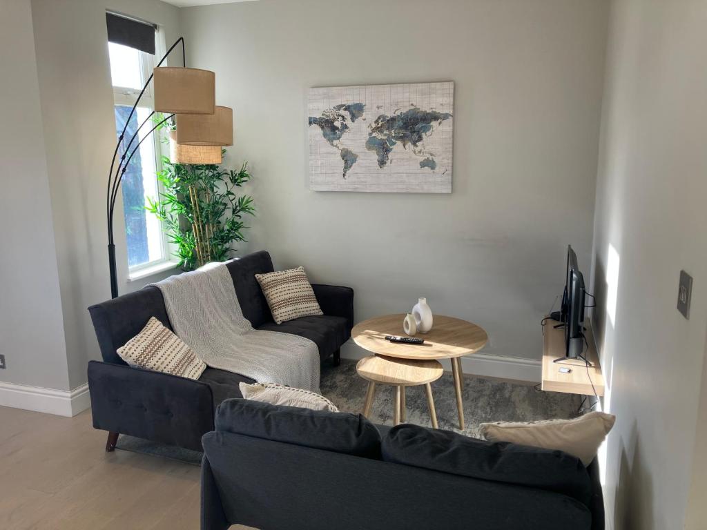 Splendid 2 Bed Flat with Private Terrace in Wimbledon 2 The Queens