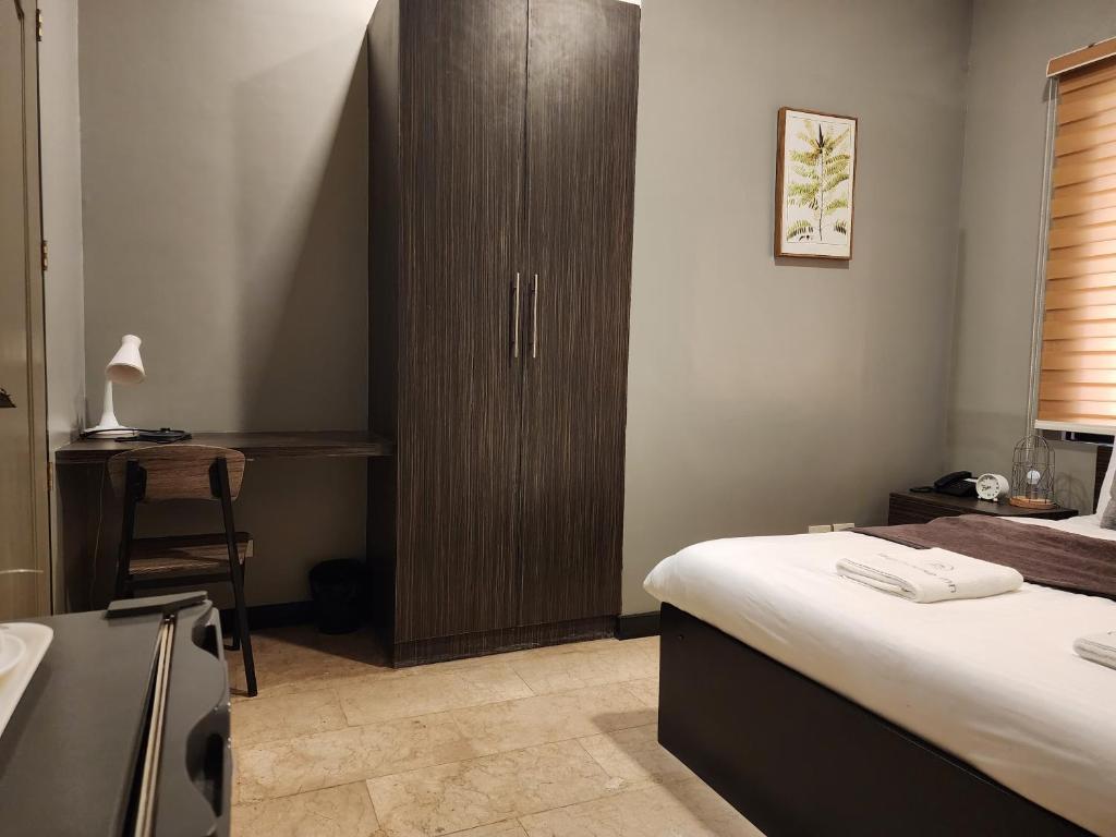 Postel nebo postele na pokoji v ubytování Grayhouse Inn Tagaytay