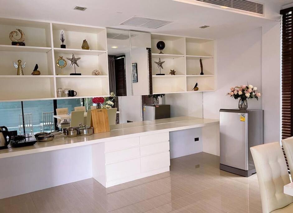 Fotografie z fotogalerie ubytování 4 beds 5baths Pool Villa at Kata beach v destinaci Kata pláž