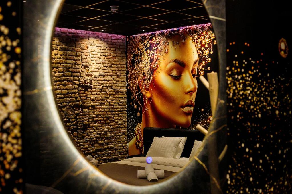 a room with a large picture of a woman at City Spa Nijmegen in Nijmegen