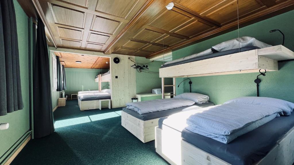 Postel nebo postele na pokoji v ubytování Hotel Alpina Einhorn - Self-Check-In