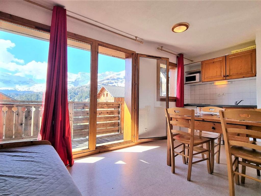 a kitchen with a table and a view of a mountain at Appartement Le Dévoluy, 2 pièces, 6 personnes - FR-1-525-262 in Le Dévoluy