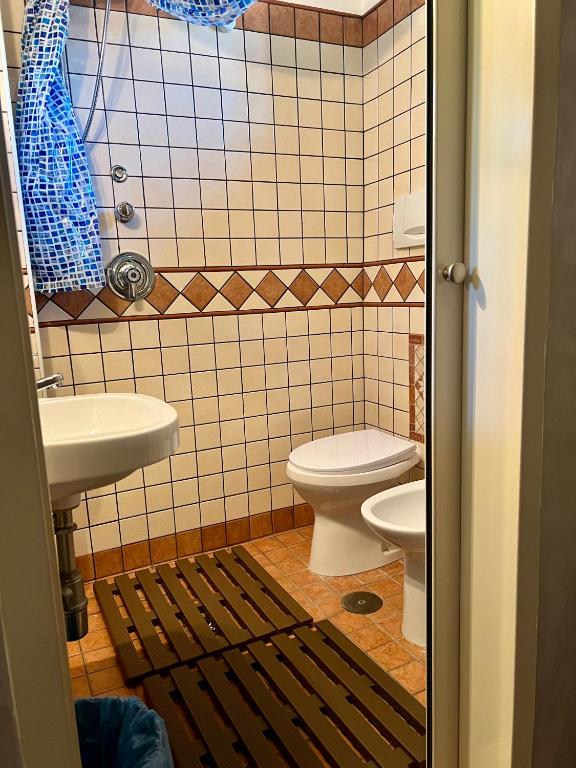 B&B Benny-Camere moderne con parcheggio vicino Caserta e A1, ideale per lavoro e turismo - Chambre Lits Jumeaux Avec Salle De Bains Privative