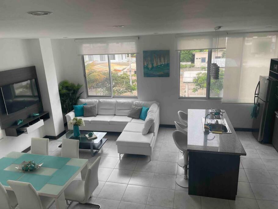 Hermoso departamento duplex en Salinas Chipipe, Salinas (precios