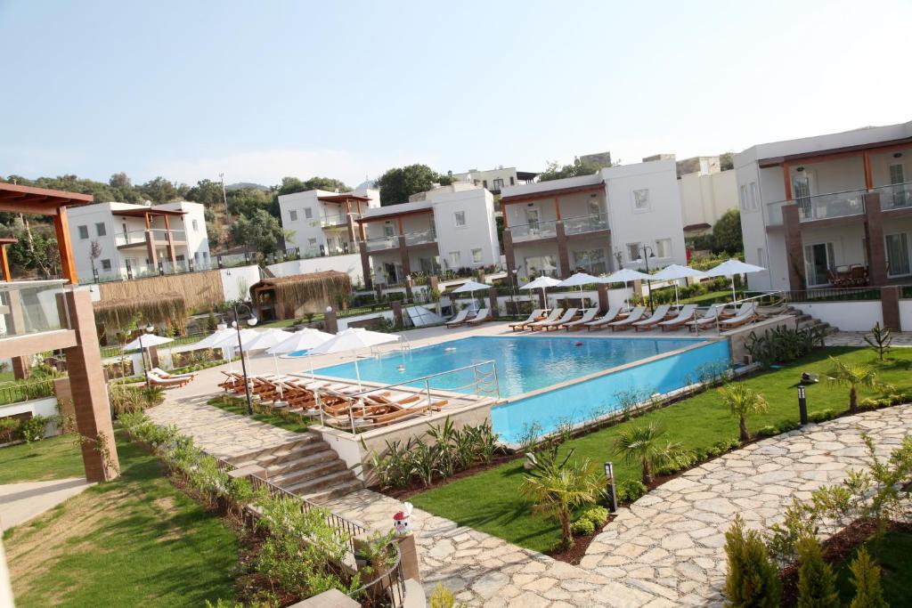 Bazén v ubytování Dibek Homes Villa & Hotel nebo v jeho okolí