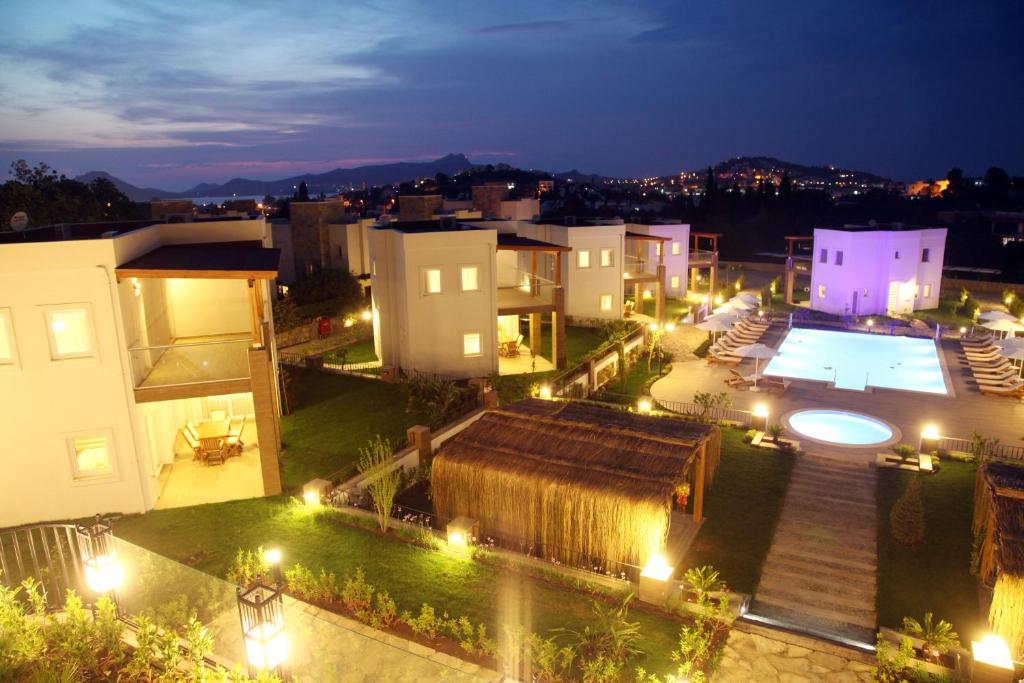 Bazén v ubytování Dibek Homes Villa & Hotel nebo v jeho okolí