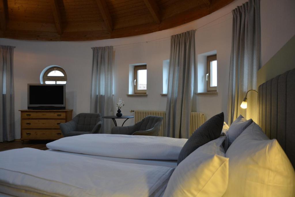 Postel nebo postele na pokoji v ubytování Hotel Garni Kern