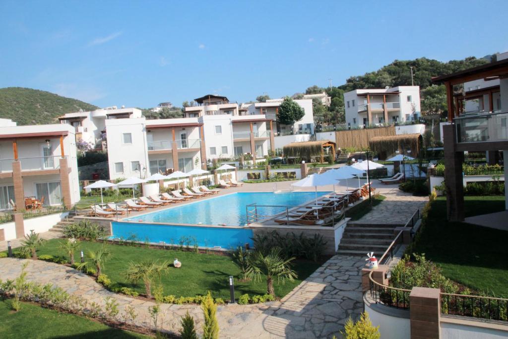 Bazén v ubytování Dibek Homes Villa & Hotel nebo v jeho okolí