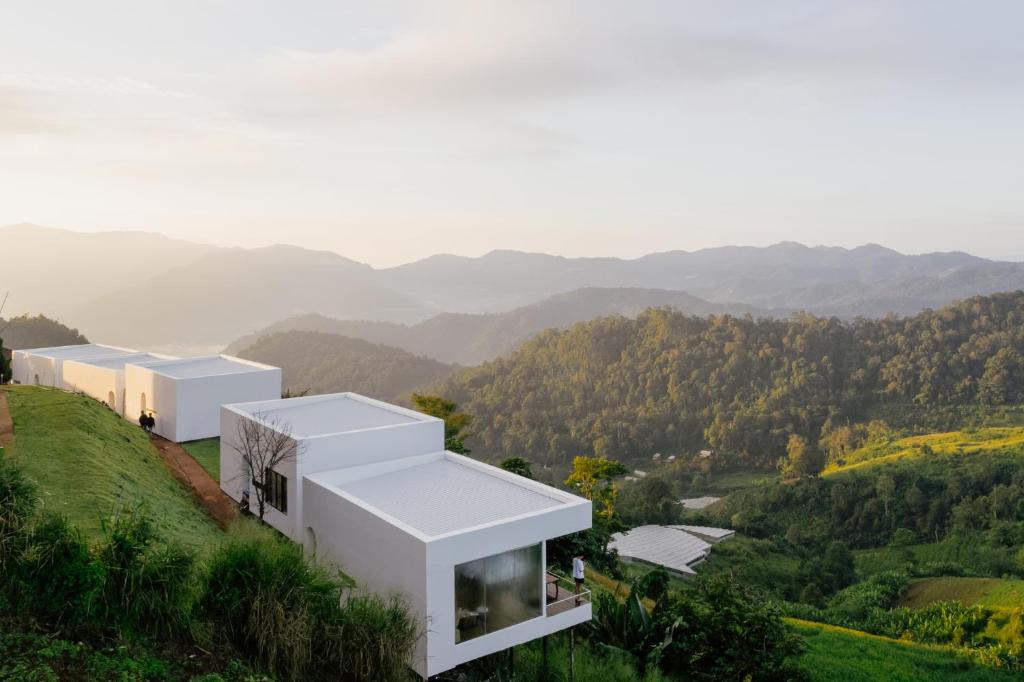 een huis op een heuvel met uitzicht bij nai r kaad in Chiang Mai