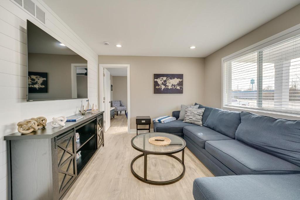 Updated Algonac Home Walk to St Clair River!, Algonac Updated 2024