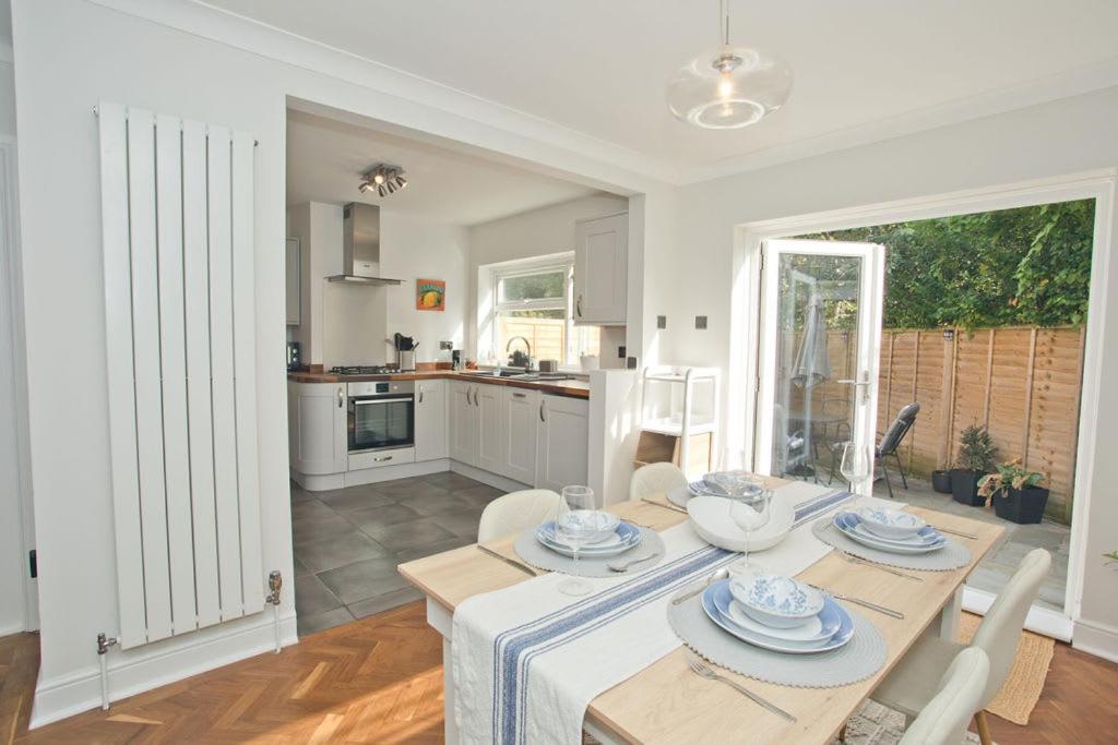 a kitchen and dining room with a table and chairs at Chine Wood Retreat - Walk to the beach and the lovely Westbourne - Free parking in Bournemouth