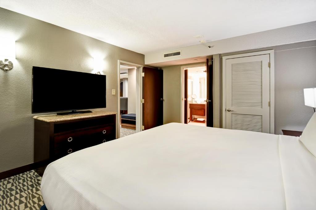 DoubleTree by Hilton Augusta - King Suite Con Whirlpool - No Fumadores