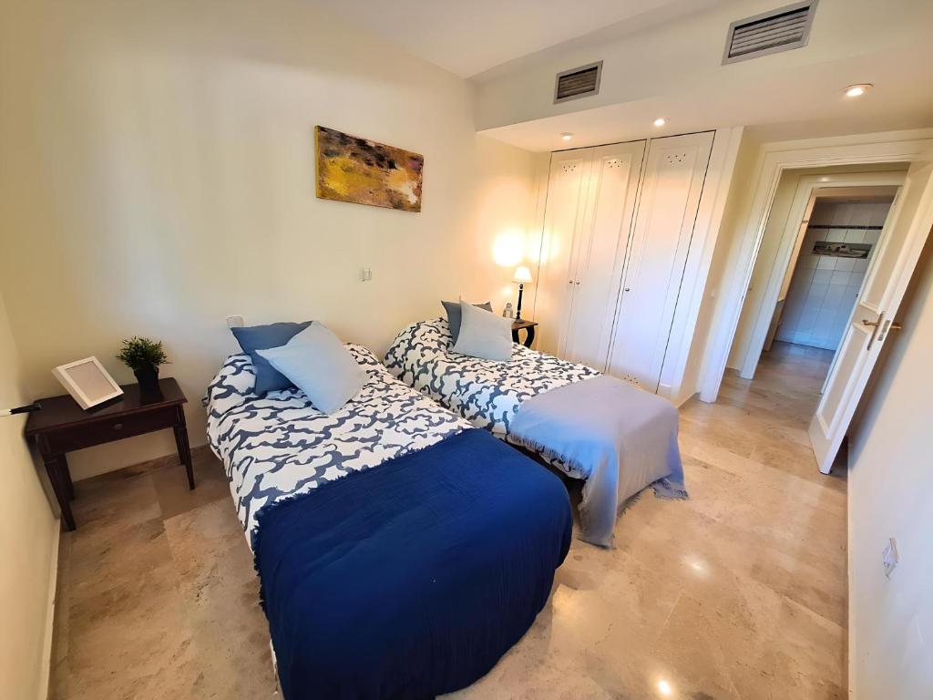 Posteľ alebo postele v izbe v ubytovaní Gorgeous 2BR Apt. w/ Mountain View Puerto Banus