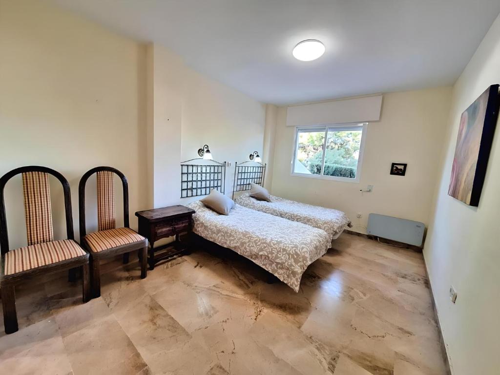 Posteľ alebo postele v izbe v ubytovaní Gorgeous 2BR Apt. w/ Mountain View Puerto Banus