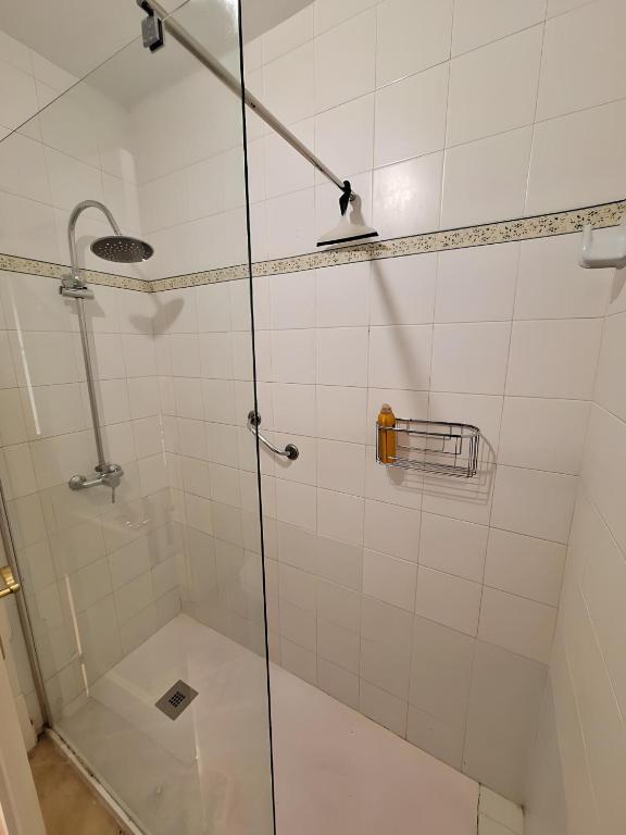 Kúpeľňa v ubytovaní Gorgeous 2BR Apt. w/ Mountain View Puerto Banus