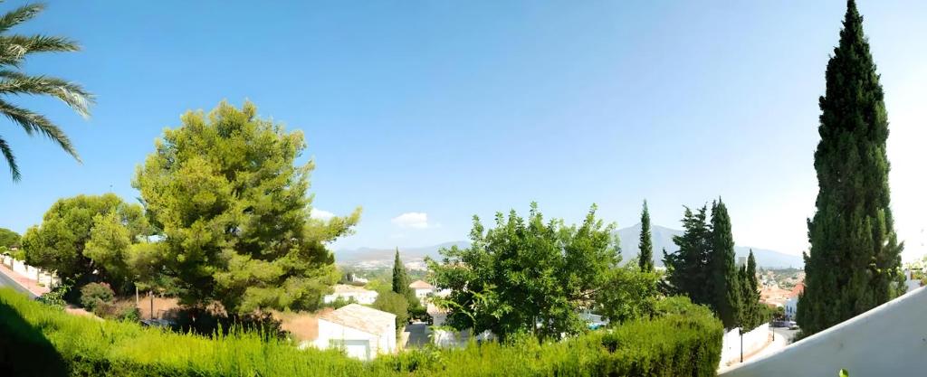 Vonkajšia záhrada v ubytovaní Gorgeous 2BR Apt. w/ Mountain View Puerto Banus