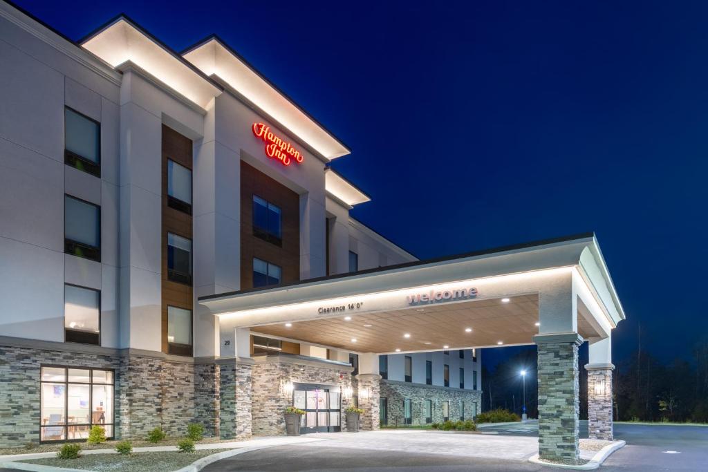 a rendering of a hotel at night at Hampton Inn Monticello, Ny in Monticello