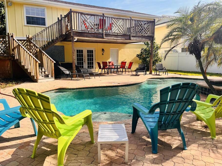 4 bed and 2 and a half bath, minutes from the beach!, Clearwater Beach