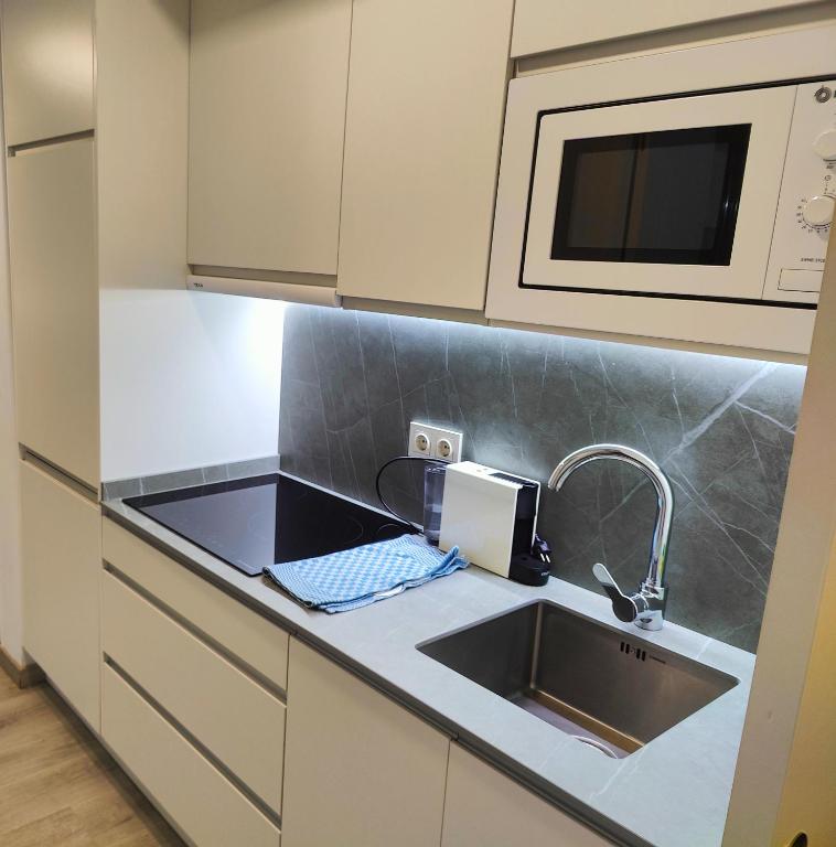 Exclusive quietness in the heart of Madrid with Public Parking, Breakfast, 2 bathrooms - 5