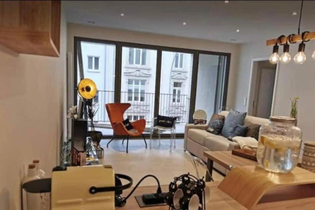 een woonkamer met een bank en een tafel bij One bedroom with Terrace and Parking in Luxemburg