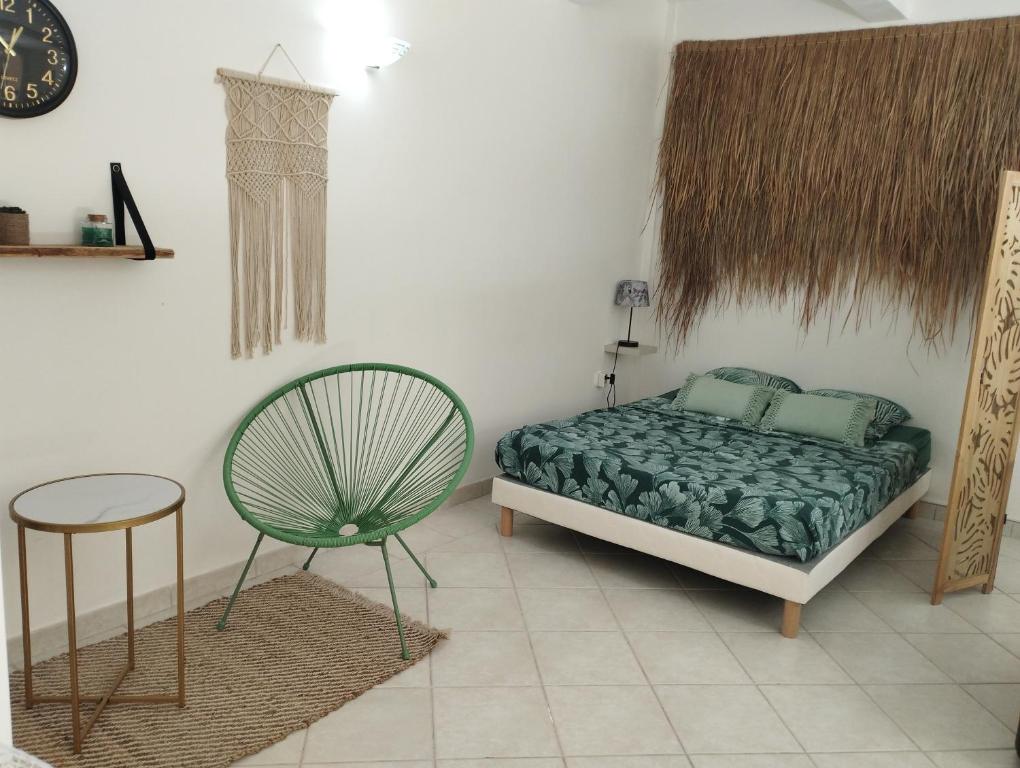 Posezení v ubytování Logement 4 à 6 personnes avec Jacuzzi
