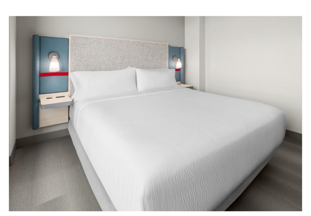 avid hotels - Brooklyn Dyker Heights by IHG photo