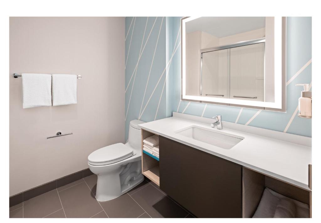 avid hotels - Brooklyn Dyker Heights by IHG photo