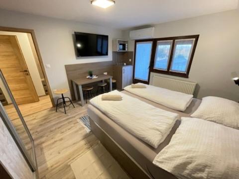 Postel nebo postele na pokoji v ubytování Kukorica Csárda Apartman 2