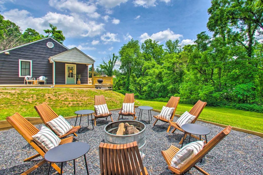 En have udenfor Little Farmhouse 3BR, 2BA Near Wineries