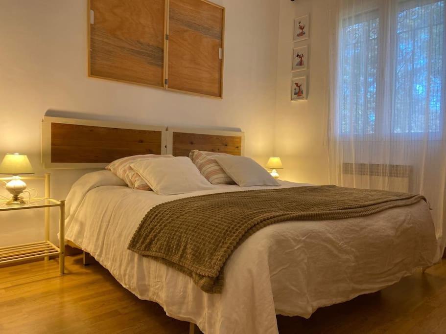 Postel nebo postele na pokoji v ubytování Alojamiento con piscina a 10 minutos de Puy du Fou Toledo