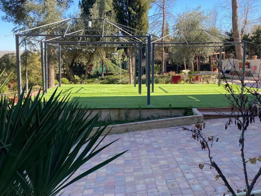 Zahrada ubytování Alojamiento con piscina a 10 minutos de Puy du Fou Toledo