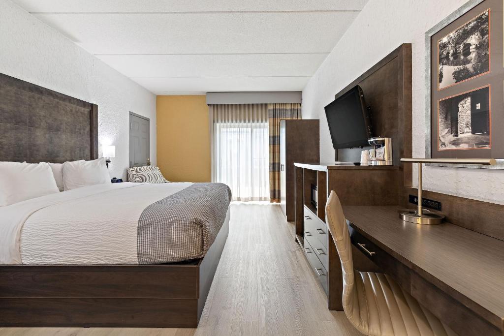 AmericInn by Wyndham Rochester Near Mayo Clinic photo