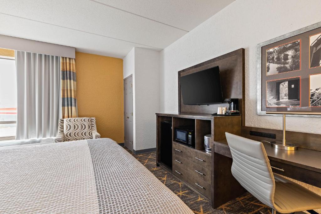 AmericInn by Wyndham Rochester Near Mayo Clinic photo