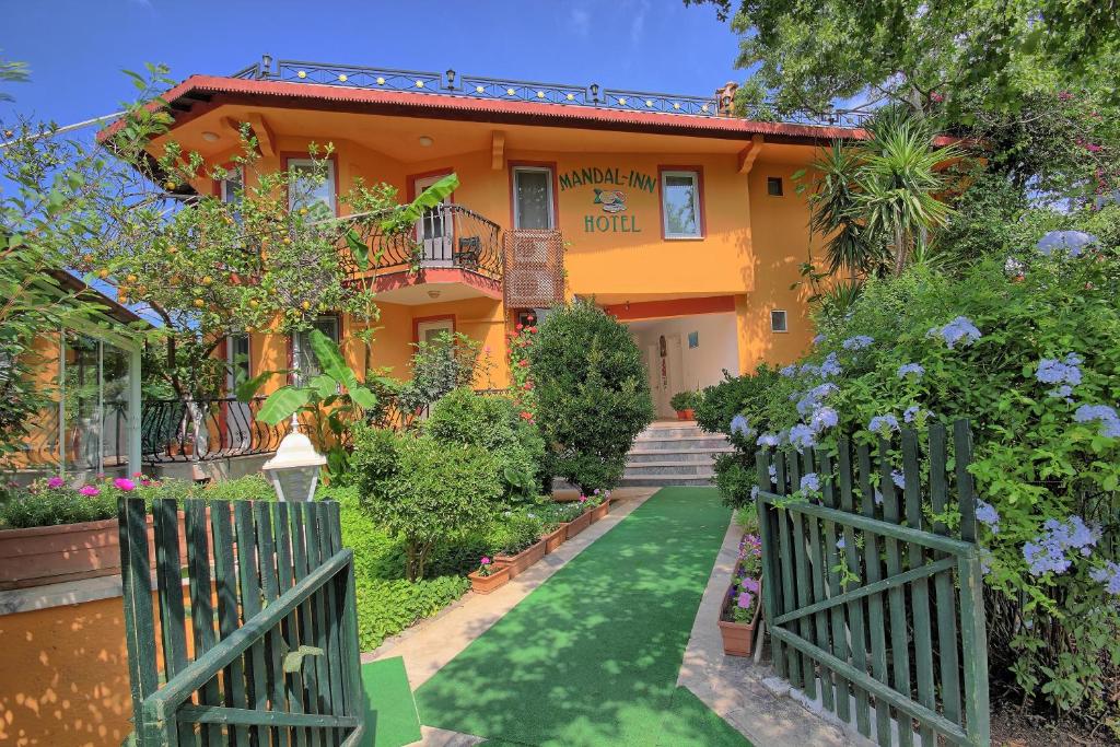 Mandalinn Hotel