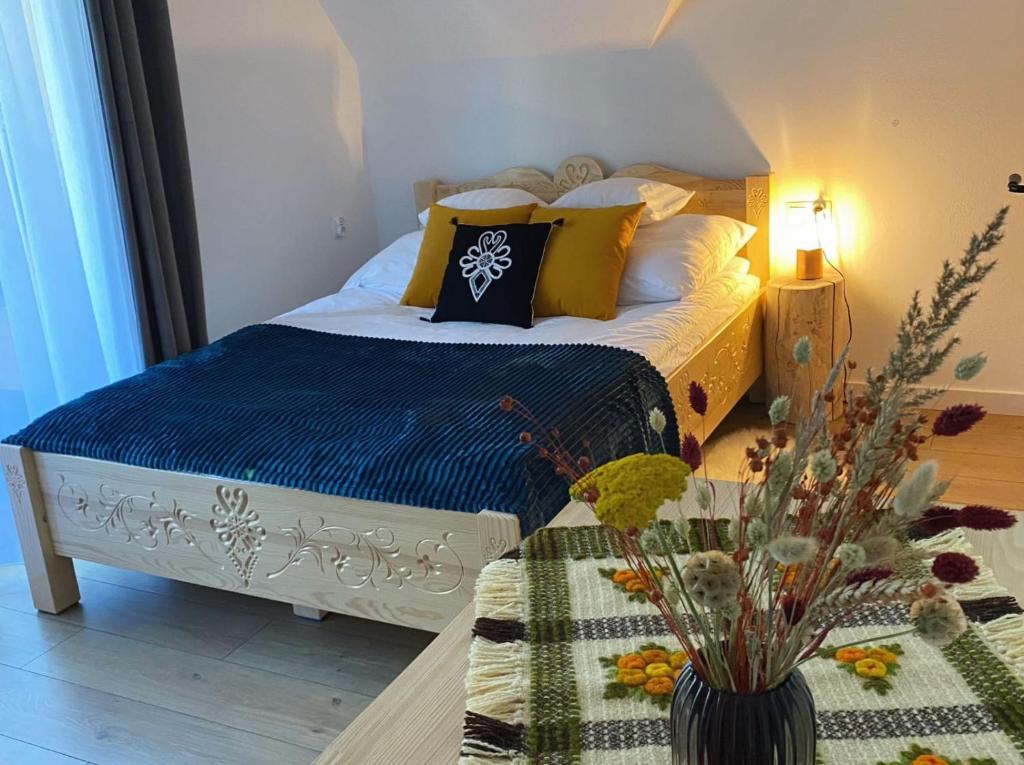 Postel nebo postele na pokoji v ubytování Michałowa Turnia