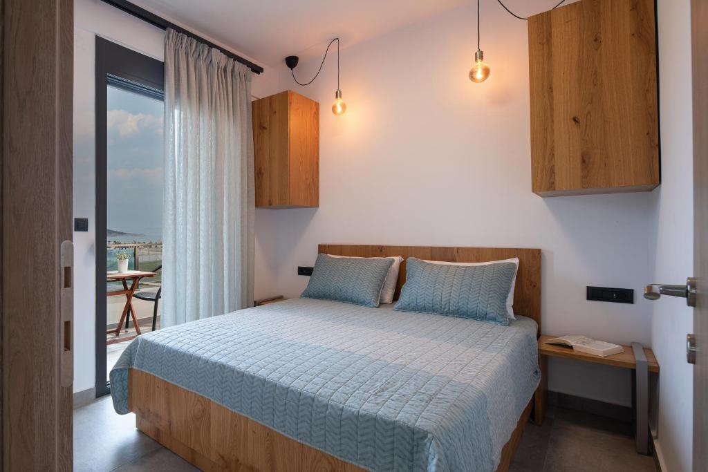 Posteľ alebo postele v izbe v ubytovaní Vrahakia beach