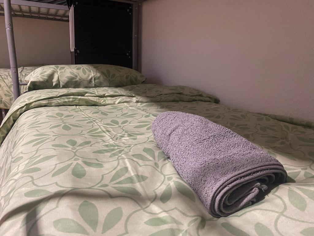 una cama con una toalla morada puesta en ella en Accomodation in wuppertal en Wuppertal