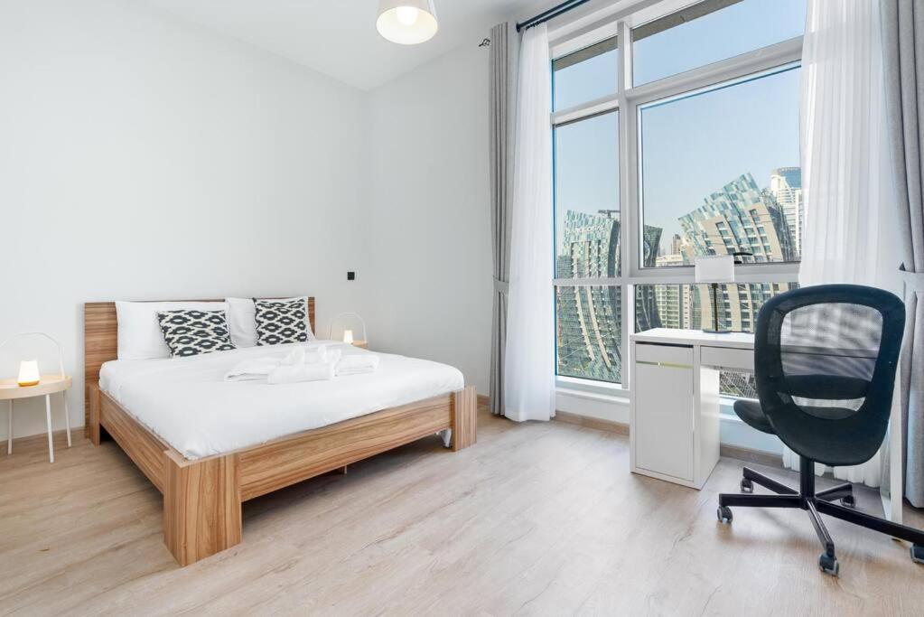 Postel nebo postele na pokoji v ubytování Studio with Burj Khalifa View
