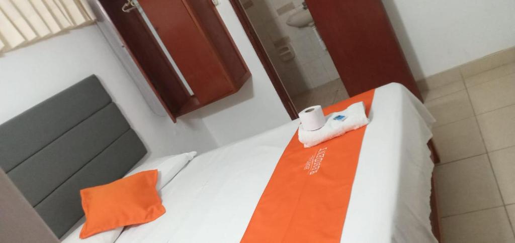 Una cama o camas en una habitación de Hostal Resident