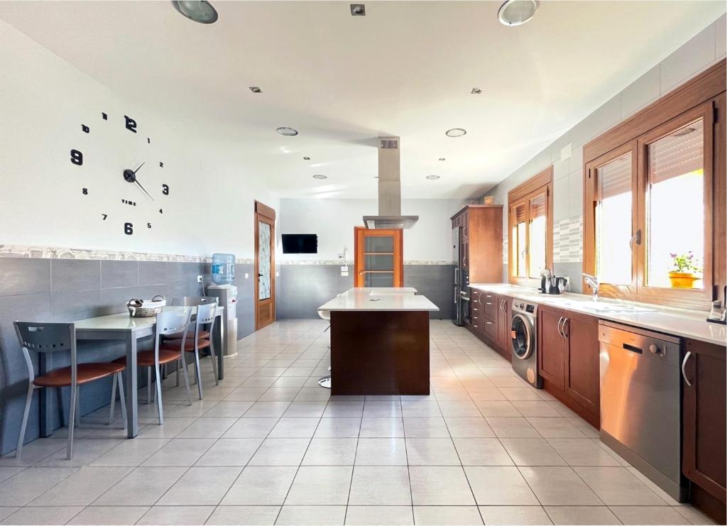 Kuchyň nebo kuchyňský kout v ubytování Casa Rural Alvaro